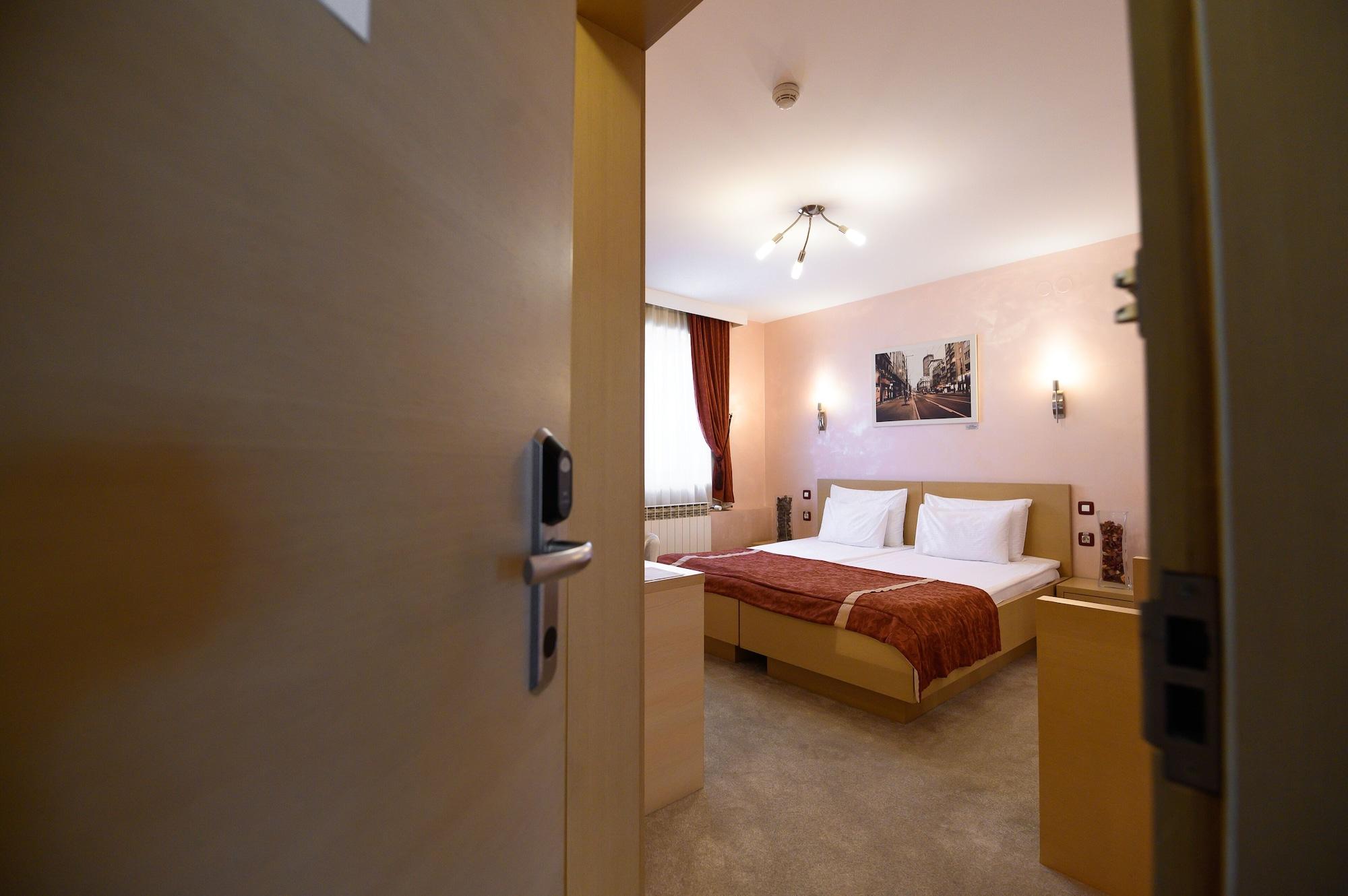 Euro Garni Hotel Belgrade Exterior photo
